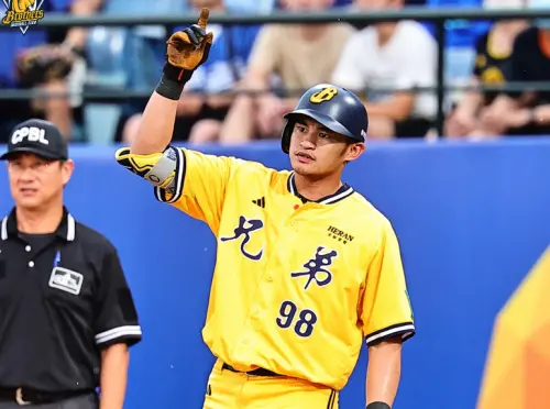 ▲味全龍李凱威指出，中信兄弟岳東華運動能力極佳，守備時的飛撲動作非常困難。（圖／中信兄弟提供）