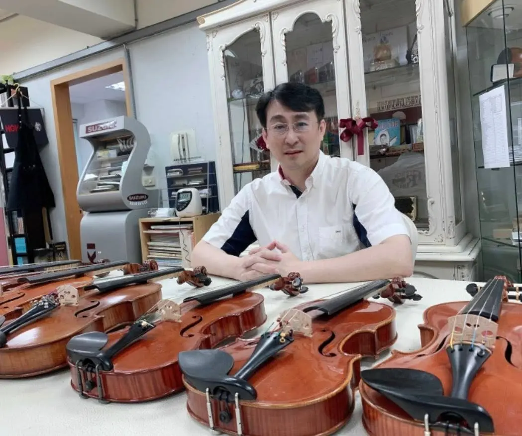 ▲王文洋的小提琴老師張鎮洲自創「阿瑪迪教學法」，學有專精但也是非多。（圖／翻攝臉書）