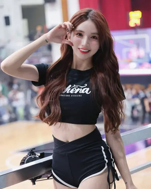 ▲Dora自捲入富豪小三風波後，沒有再出席公開活動及停止社群更新。（圖／翻攝自Dora IG）