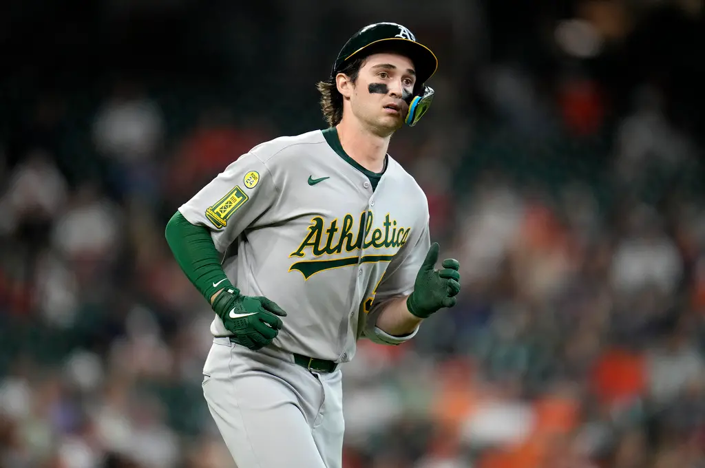 ▲MLB運動家菜鳥Jacob Wilson本季表現亮眼，目前繳出3成72打擊率，在美聯僅次於賈吉（Aaron Judge）此外Wilson目前敲出90支安打，根據《MLB》官方預測Wilson本季很有可能成為近60年來，第三位在菜鳥年敲出200安的選手。（圖／美聯社／達志影像）