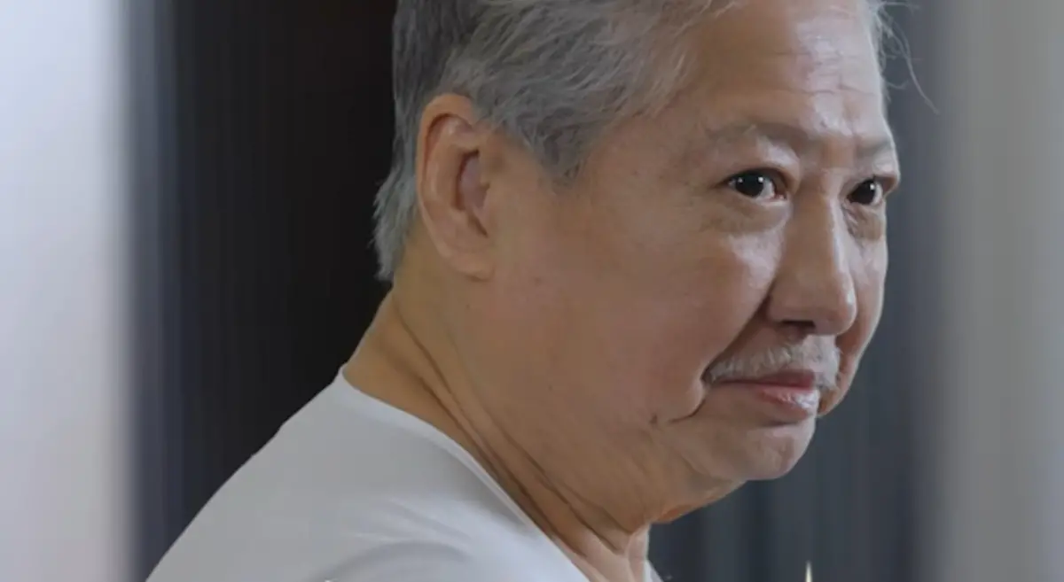 ▲洪金寶（如圖）近況曝光，他進軍抖音平台，開通帳號4天就吸引75萬粉絲追蹤，影片中洪金寶還曬出全家福照片，愛妻高麗虹依舊美翻了。（圖／洪金寶抖音）