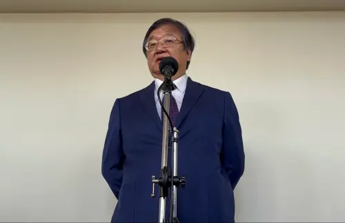 衛福部長邱泰源接受媒體聯訪。 ▲衛福部長邱泰源接受媒體聯訪。(圖/記者張乃文攝)