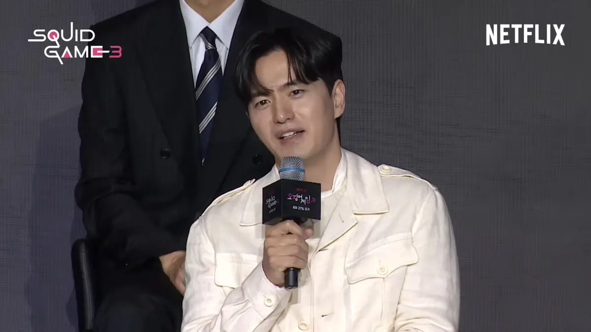 ▲李陣郁在《魷魚遊戲2》飾演246號朴璟碩，但他今天表示在《魷魚遊戲3》中，會出現在粉紅士兵的世界，證實自己沒有死。（圖／Netflix）