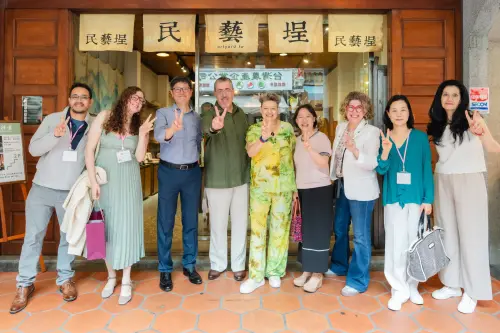 外交部長林佳龍也派出夫人廖婉如出馬,陪同瓜地馬拉總統伉儷參訪台灣各地。 ▲外交部長林佳龍派出夫人廖婉如出馬,陪同瓜地馬拉總統伉儷參訪台灣各地。(圖/林佳龍臉書)