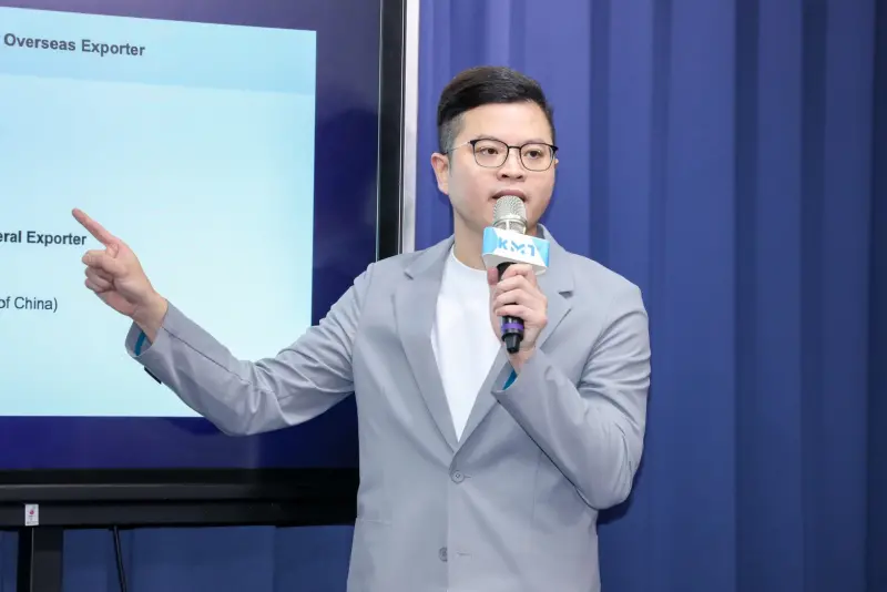 ▲凌濤爆料，沈伯洋父親竟以「中國臺灣」向大陸申請許可，強烈懷疑第五縱隊根本就在沈伯洋自家的戶口名簿中。（圖／國民黨文傳會提供）