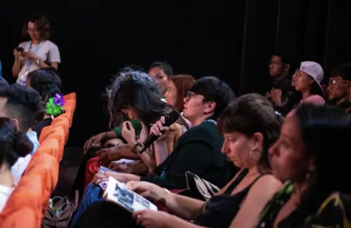 ▲台灣策展人吳維緯受邀參與柬埔寨參與首屆《Chakto Program》現代舞平台計畫的階段性發表，擔任專業評審與多位新銳編舞者互動及講評。（圖／Cambodian Living Arts）