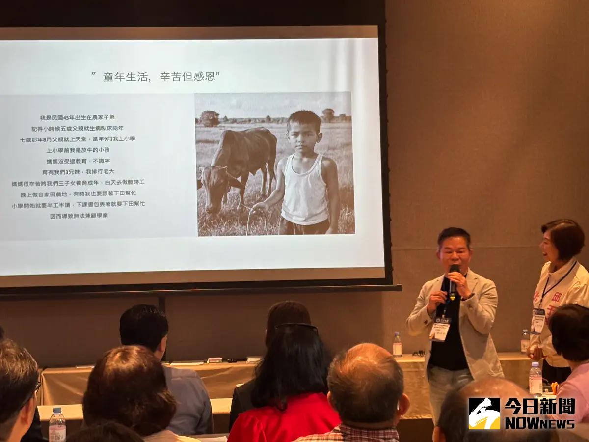 ▲東海大學校友會8日參訪位於13期文心南路的「鉅虹綠美館」，劉品辰分享逾40年的建築人生。（圖／記者金武鳳攝，2025.6.9)