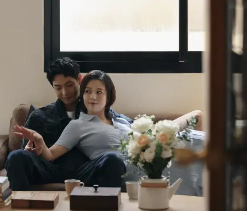 連晨翔(左)、劉品言(右)驚喜宣布兩人婚訊,讓粉絲超驚訝。(圖/連晨翔IG) ▲連晨翔(左)、劉品言(右)驚喜宣布兩人婚訊,讓粉絲超驚訝。(圖/連晨翔IG)