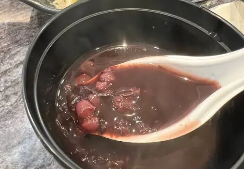 ▲豪品鐵板燒甜點部分，還有提供紅豆紫米等特殊餐點。（圖／Google評價）