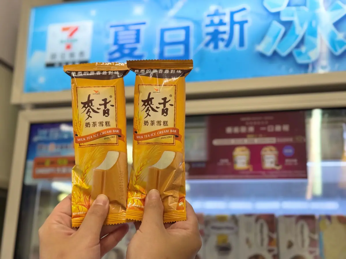 ▲7-11發動消暑優惠，獨家開賣「麥香奶茶雪糕」，原價40元，特價2支49元，還有多款商品買2送2。（圖／業者提供）