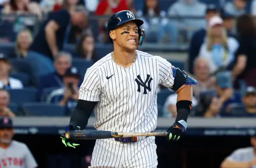 紐約洋基強打外野手「法官」賈吉(Aaron Judge)在主場迎戰波士頓紅襪的比賽中,再次展現MVP級身手,單場轟出兩發全壘打,分別是本季的第22號與第23號,寫下多項歷史級紀錄,震撼大聯盟。 ▲效力美國職業棒球大聯盟(Major League Baseball)紐約洋基的明星重砲Aaron Judge在作客堪薩斯市皇家的比賽中擔任先發第3棒、指定打擊,於首局就轟出本季第24號全壘打,連續兩場比賽開轟,再次展現MVP等級的打擊實力與火燙手感。(圖/美聯社/達志影像)
