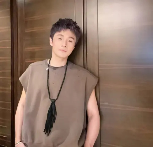 ▲李榮浩(如圖)10度入圍金曲獎最佳華語男歌手獎,將與柏霖、呂士軒、蕭煌奇、林家謙等人爭奪王位。(圖/翻攝自金曲獎GMA臉書) ▲李榮浩(如圖)10度入圍金曲獎最佳華語男歌手獎,將與柏霖、呂士軒、蕭煌奇、林家謙等人爭奪王位。(圖/翻攝自金曲獎GMA臉書)