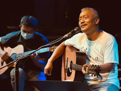 ▲56歲台語歌手謝銘祐(右),本屆入圍5項大獎,實力十分堅強。(圖/翻攝自謝銘祐臉書) ▲56歲台語歌手謝銘祐(右),本屆入圍5項大獎,實力十分堅強。(圖/翻攝自謝銘祐臉書)