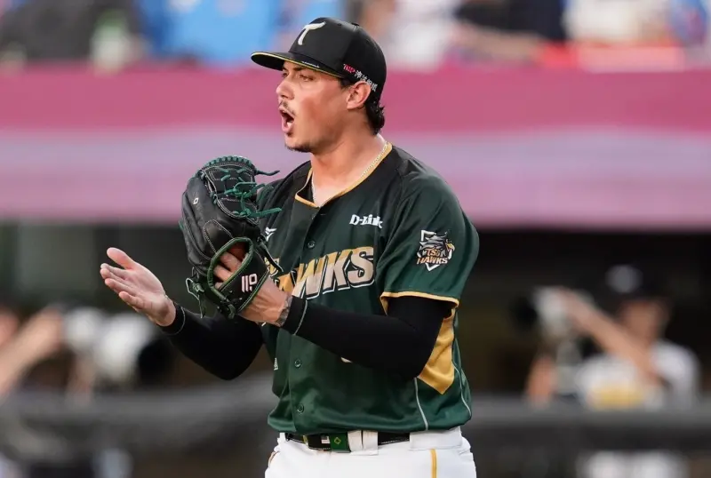 ▲台鋼雄鷹石萬金昨日對樂天桃猿主投6局無失分，拿下本季第4勝，卻罕見在首局對投手教練動怒。（圖／台鋼雄鷹提供）