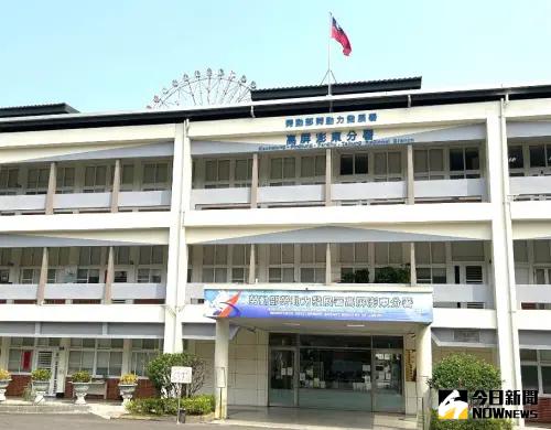 ▲勞動力發展署高屏澎東分署協助青年突破求職困境，開啟嶄新職涯。(資料照／記者黃守作攝)