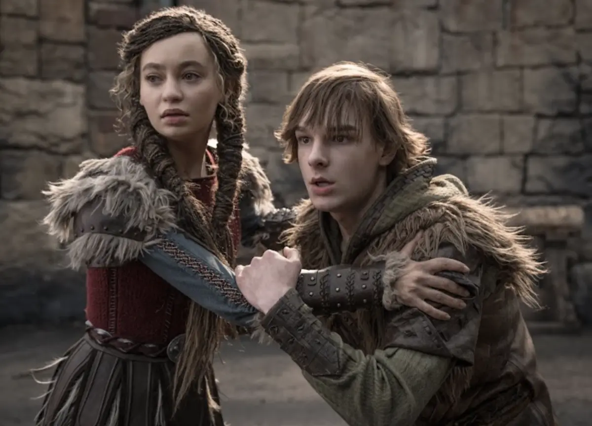 ▲《馴龍高手》真人版被先睹為快的觀眾認為還原度極高，直逼百分百，被逼出感動的眼淚。唯獨女主角妮可帕克，不像卡通原版是金髮白人女性，但妮可其實是星二代，來頭不小，她的母親正是《不可能的任務2》女主角譚蒂紐頓。（圖／UIP提供）