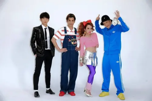 ▲薛仕凌（右1）過去曾與愛莎（右2）等人組「大嘴巴」樂團，拿下2座金曲獎。（圖／翻攝自大嘴巴官方臉書）