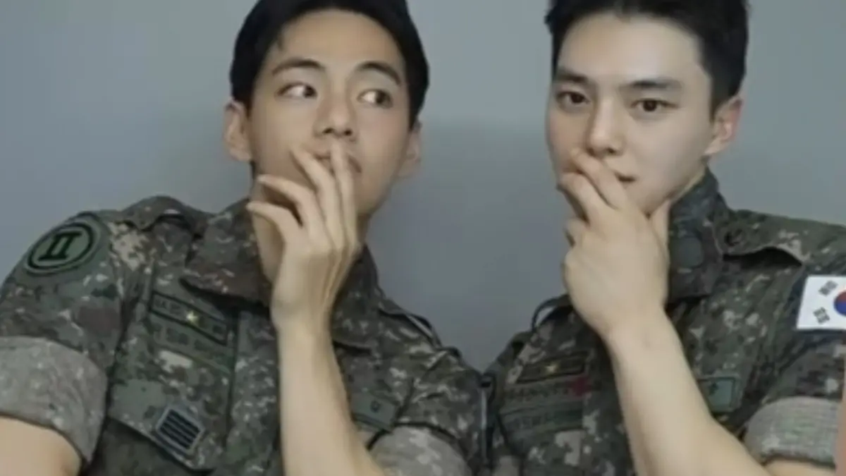 ▲韓團BTS的RM、V（左）於今（10）日正式退伍，兩人不僅曬出穿著軍服的人生四格照，V和宋江（右）一起健身的畫面也曝光，超man造型曝光讓粉絲全暴動。（圖／V IG）