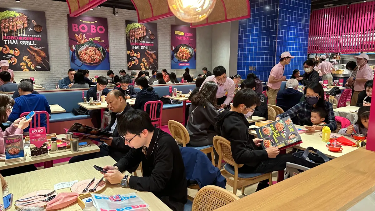 ▲瓦城旗下泰式炒河粉品牌「BOBO」自開幕以來深受年輕客層喜愛，6月將插旗大江購物中心。（圖／瓦城提供）