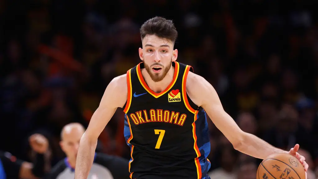 ▲奧克拉荷馬雷霆展現出絕對求勝慾望，以123：107大勝印第安納溜馬，成功將系列賽扳成1：1。經歷首戰一分惜敗後，雷霆在第二戰做出調整，找回自身比賽節奏。ESPN資深記者Brian Windhorst點出關鍵改變：「他們打得更『高大』了。」（圖／美聯社／達志影像）