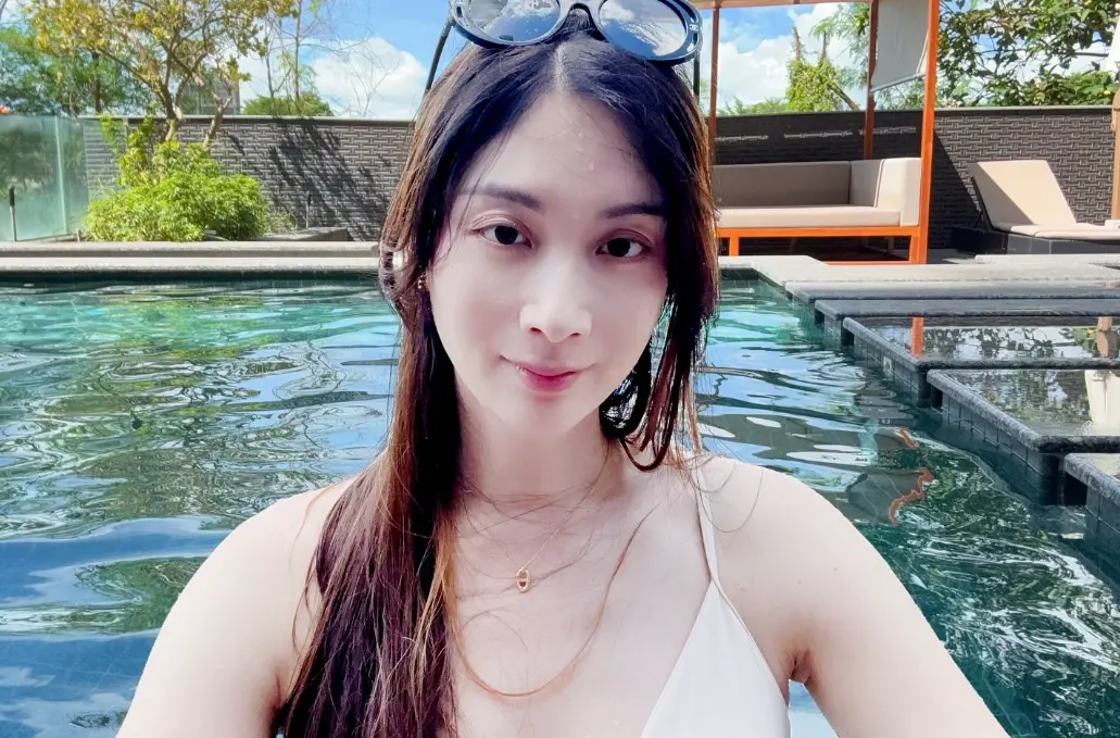 ▲「最美檢察官」陳漢章（如圖）穿比基尼在飯店玩水時碰上2狀況，讓他覺得救生員態度很不客氣，氣憤痛批：「有必要這種口氣嗎？」（圖／陳漢章樂檢IG）