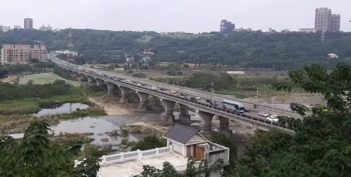 ▲武嶺橋是進入大溪市區以及老街的主要橋樑，但每到假日都會出現塞車情況。（圖／GoogleMaps）