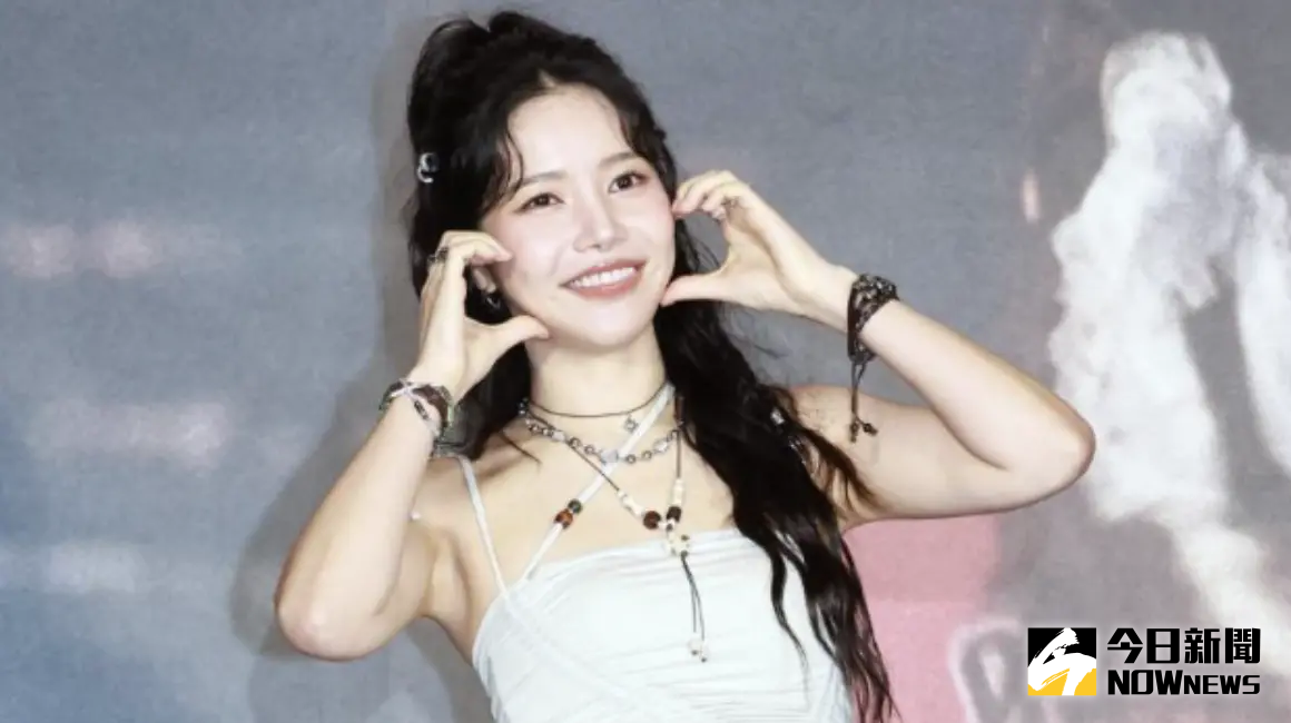 ▲韓國人氣女團MAMAMOO的隊長頌樂（Solar；如圖）今（10）日出席新歌〈Floating Free〉發布會，還原先前登上吳宗憲的節目被打抱不平「唱歌難聽」，露面還原當下錄影內幕，「很開心也很有趣」，並透露吳宗憲在後台私下也有稱讚自己。（圖／記者吳翊緁攝影）