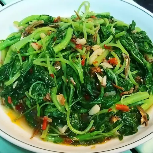 ▲莧菜炒辣小魚乾超開胃。（圖／家常菜臉書）