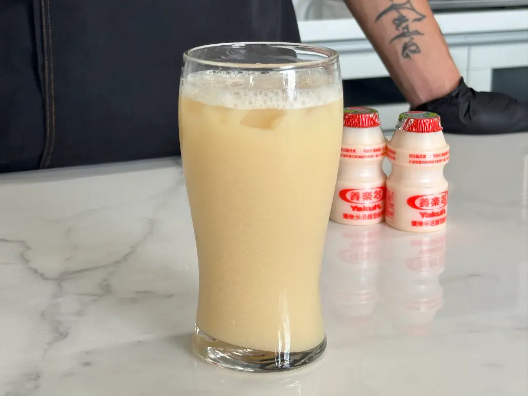 ▲高溫消暑來一杯，「最狂員餐」普橘島分享「多多綠」簡易製作方法。（圖／普橘島提供）