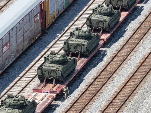 ▲美國總統川普即將在6月14日歡慶79歲生日，而當天也是美國陸軍的成軍紀念日，美軍當天將舉行閱兵遊行，預計動員6500名士兵及50架直升機、150輛坦克等各型車輛參與。（圖／美聯社／達志影像）