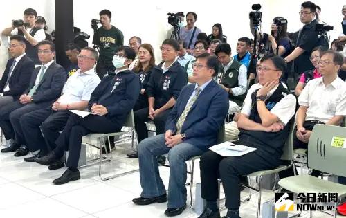 ▲漁業署舉辦前鎮漁港船員會館旅館空間啟用營運儀式，有高雄市漁業界人士及政府官員與會。(圖／記者黃守作攝，2025.06.10)