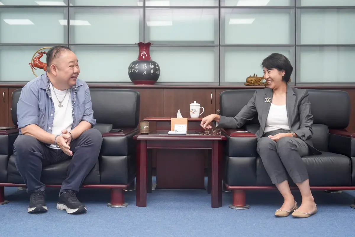 ▲《NOWnews今日新聞》總編輯吳嵩浩（左）在9日拜會南投縣長許淑華（右）。（圖／NOWnews攝影中心）