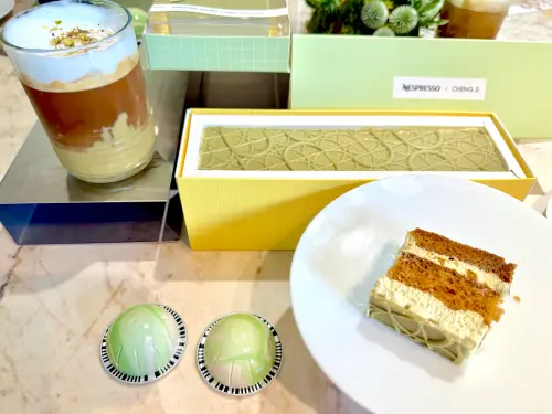 ▲Nespresso推出專為冰飲設計「開心果香草風味冰咖啡」與「椰子香草風味冰咖啡」2款全新限定風味開喝。今年超狂聯名「承繼CHENG JI」打造限量「開心果咖啡提拉米蘇」單條裝750元。（圖／記者蕭涵云攝）