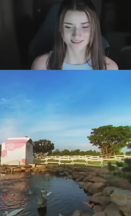 雲林千巧谷牛樂園牧場讓bells露出笑容,她很喜歡牛奶的裝置藝術,同時也表示自己很喜歡乳牛。 ▲雲林千巧谷牛樂園牧場讓bells露出笑容,她很喜歡牛奶的裝置藝術,同時也表示自己很喜歡乳牛。