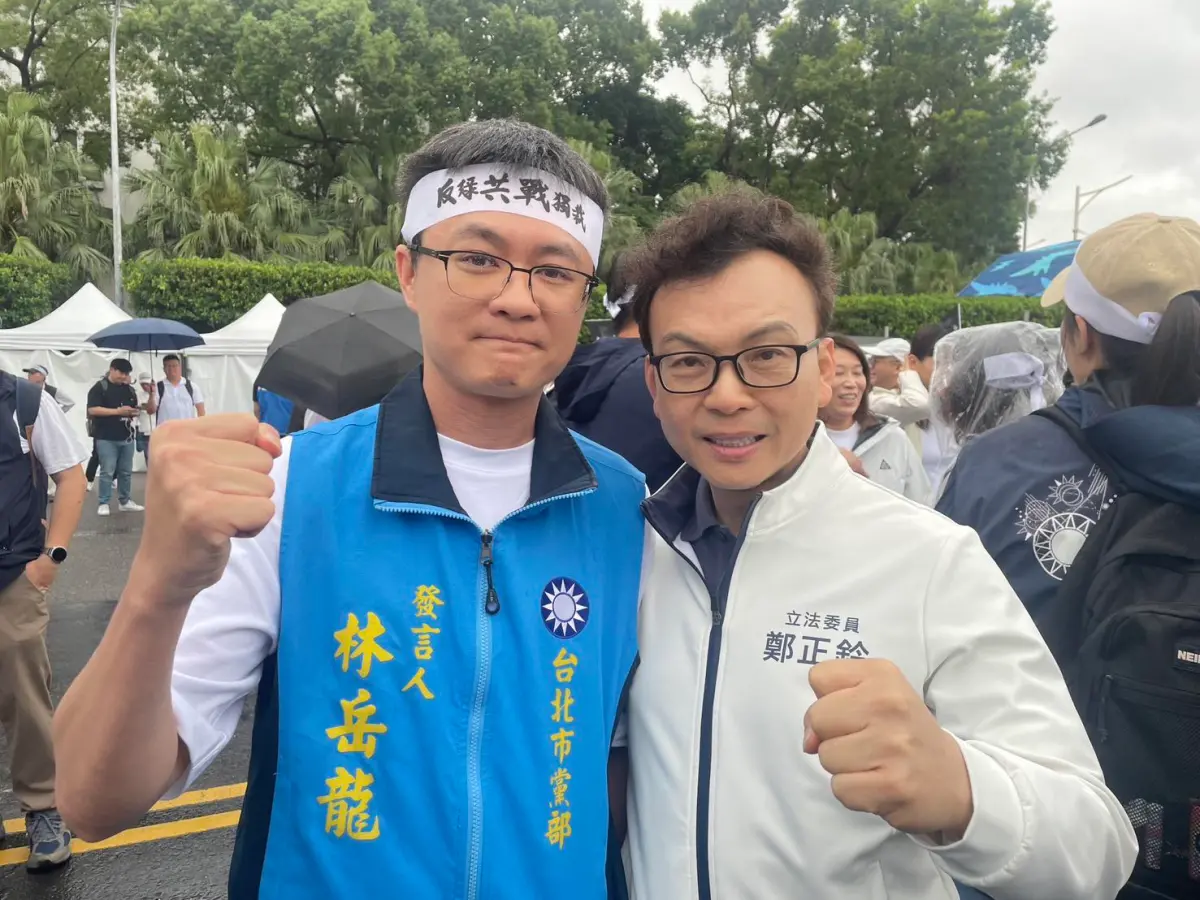▲前藍委助理、現台北市議員王欣儀助理林岳龍（左）今（10）日因疑涉共諜案遭到搜索。（圖／取自林岳龍臉書）