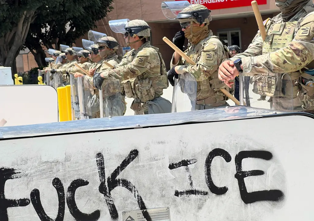 ▲美國總統川普下令部署國民兵進駐洛杉磯，引發當地強烈反彈，此風波也燒到世俱盃。（圖／美聯社／達志影像）