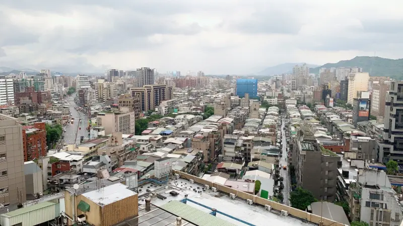老屋是市容破壞者？他曝南機場公寓「60年前素顏照」　眾嘆：好美