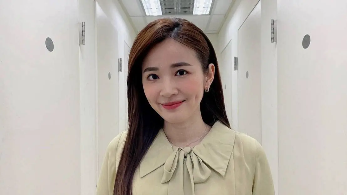 ▲「正妹主播」王乃伃被直擊在街頭熱吻機師男友，因而戀情曝光，2人互動十分親密且深入，如今已經進展到見父母的環節。（圖／翻攝自王乃伃臉書）