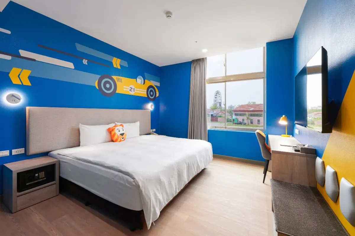 ▲迎接暑假到來，搶攻親子全家出遊商機，高雄多家飯店推出優惠活動。住房送全家到樂園、高雄知名景點等處，圖為華園大飯店草衙館。（圖／華園飯店提供）