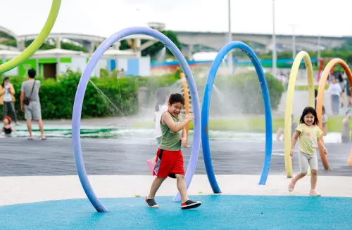 ▲台北「大佳河濱公園」戲水區開放了。（圖／台北市水利處）