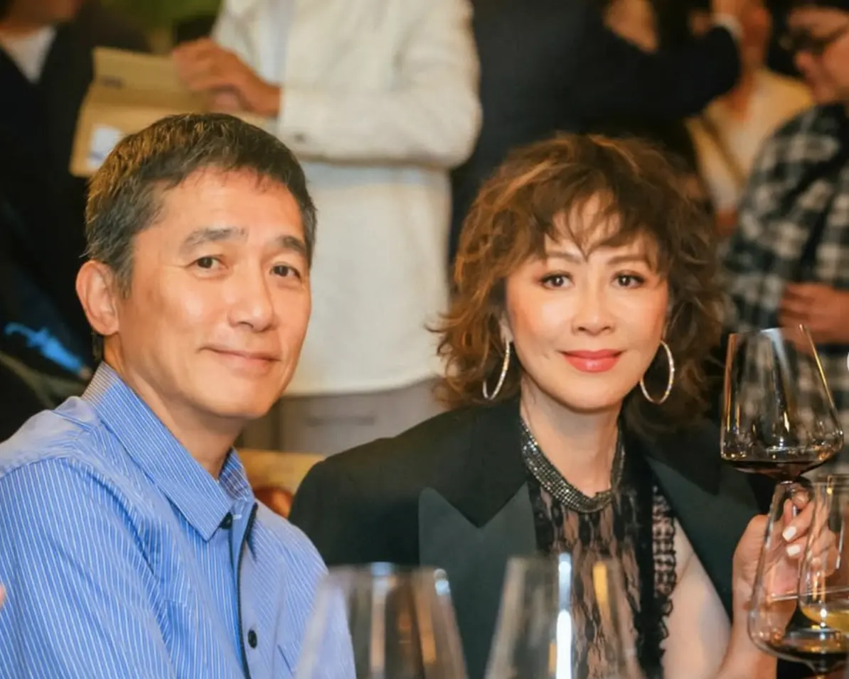 ▲梁朝偉（左）與劉嘉玲（右）交往20年才結婚，一度在《色，戒》推出時面臨感情低潮，差點鬧到要分手，劉嘉玲被傳因為梁朝偉與湯唯的激情戲太大膽而火冒三丈，還被湯唯一句「我很舒服」激怒。（圖／摘自劉嘉玲IG）