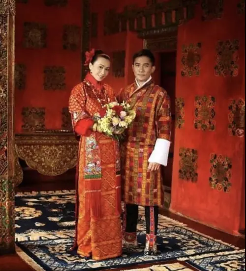 ▲梁朝偉（右）與劉嘉玲走過感情低潮後，隔年在不丹舉行婚禮，受到各方高度關注。（圖／摘自IG）