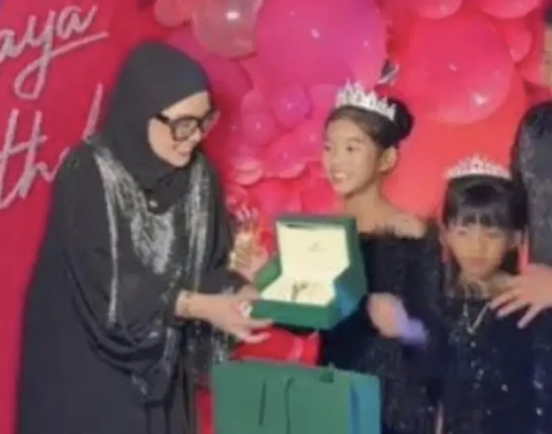 ▲一名11歲女童的生日禮物是勞力士和休旅車，引發外界熱議。（圖／翻攝自TikTok）