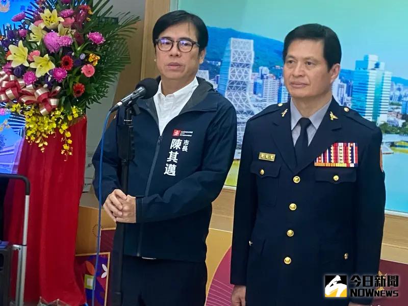 ▲陳其邁表示，七賢大樓為地上權住宅，住戶以弱勢戶居多，因此大樓管委會推動消防設備改善容易遭成負擔，市府後續會介入進行必要的協助。 （圖／記者郭凱杰攝,2025.06.11)