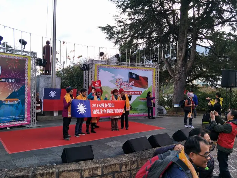 ▲梨山賓館的蔣銅像前，每年會有民眾元旦舉辦全國最高海拔升旗典禮。（圖／翻攝梨山賓館臉書，2025.06.11）