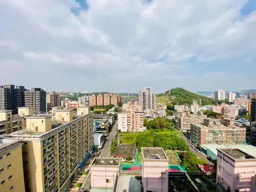 ▲鶯歌區因地處相對邊緣,在1000萬元至1500萬元的預算內,平均可購得住宅面積為41.3坪,是新北市唯二在40坪以上的行政區。(圖/永慶房產集團提供) ▲鶯歌區因地處相對邊緣,在1000萬元至1500萬元的預算內,平均可購得住宅面積為41.3坪,是新北市唯二在40坪以上的行政區。(圖/永慶房產集團提供)