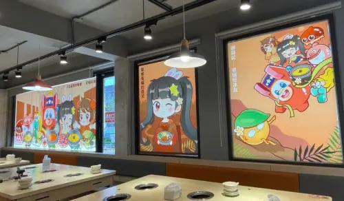 錢都刷刷鍋內牆面佈滿星城好冰友名畫詮釋系列,包括「菟編版蒙娜麗莎」(向蒙娜麗莎致敬)、「創鍋記(向創世紀致敬)」等創意聯名畫作。(圖/業者提供) ▲錢都刷刷鍋內牆面佈滿星城好冰友名畫詮釋系列,包括「菟編版蒙娜麗莎」(向蒙娜麗莎致敬)、「創鍋記(向創世紀致敬)」等創意聯名畫作。(圖/業者提供)