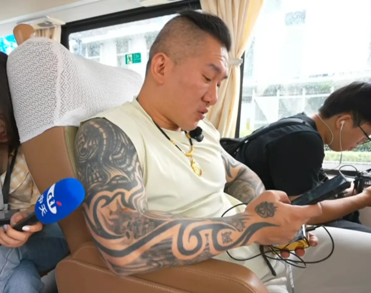 ▲網紅「館長」陳之漢展開中國行直播，他的好友、民眾黨主席黃國昌認為交流很健康。（圖／翻攝自館長惡名昭彰YT直播）