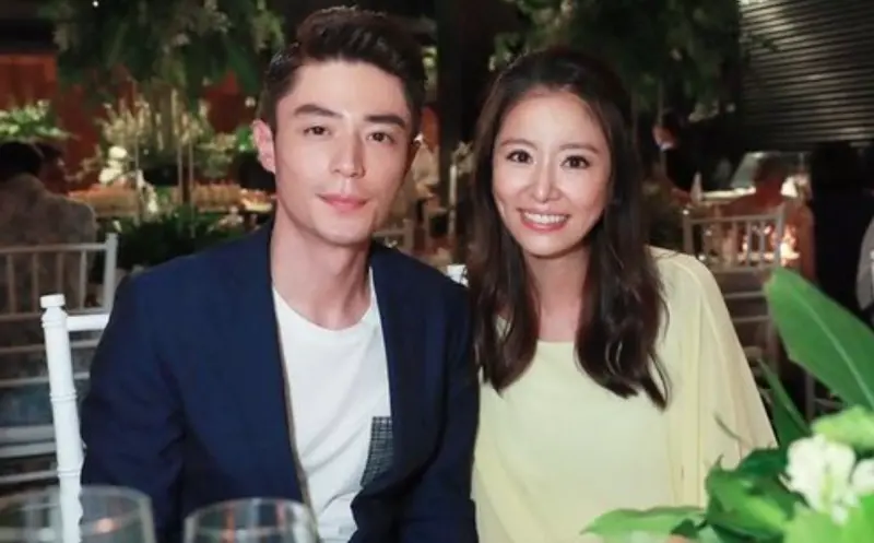 ▲林心如（右）的舊愛是導演唐季禮，他大霍建華（左）20歲，是可當霍建華爸爸的年紀。唐季禮當初因與三級片女星藍燕「一夜3次」被抓包，才與林心如情斷。（圖／林心如微博）