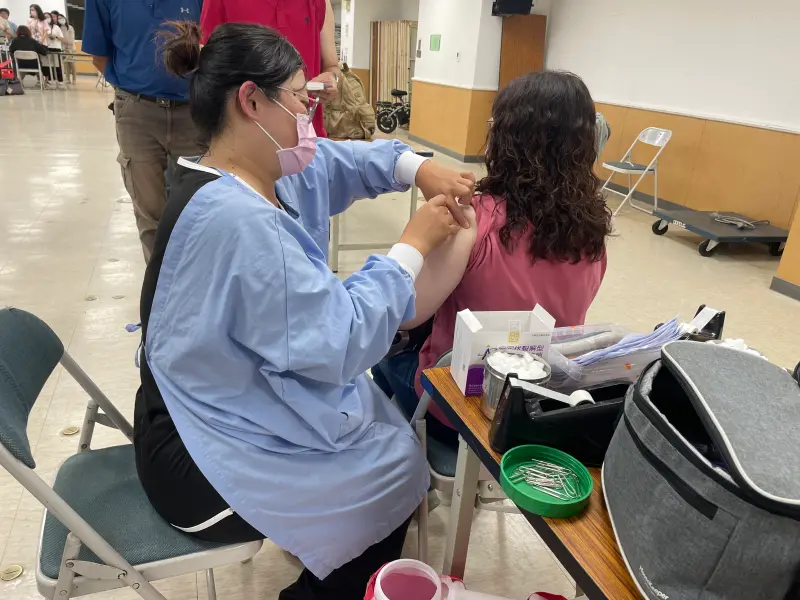 ▲新冠疫情上升趨勢稍有趨緩，南市亦同步配合中央政策，全面啟動便民接種服務措施。（圖／南市府提供）